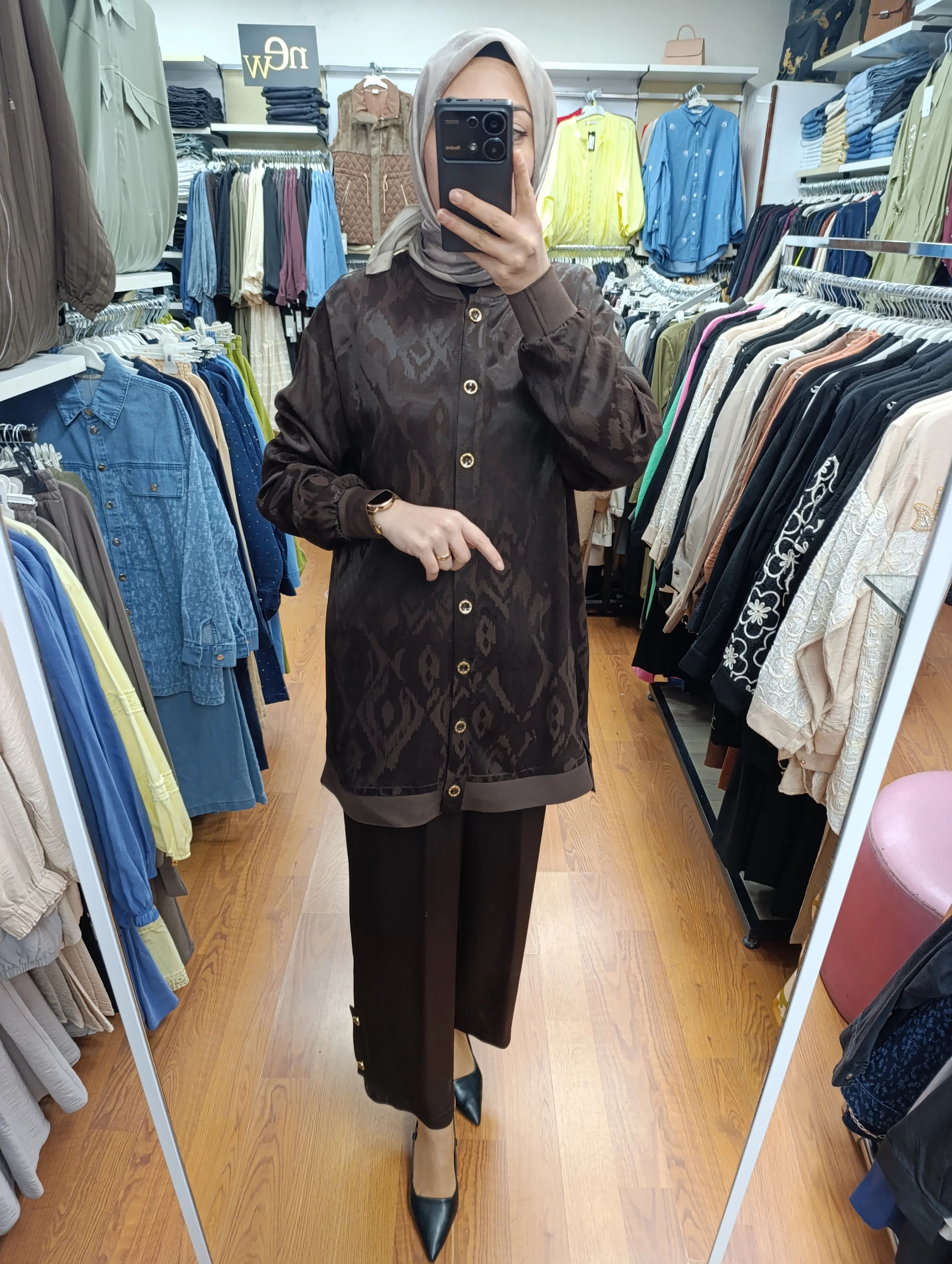 Pırlanta Takım ön görünüş, 44-50 beden tüm bedenlere uygun zarif kesim