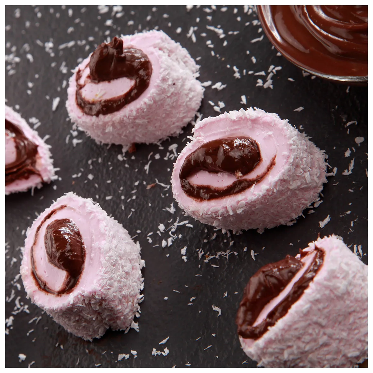 Sultan Çilek Aromalı Çikolatalı Sarma Lokum Kg