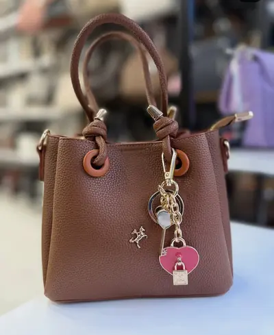 El çantasının iç cepli tasarımı ve kullanım görseli